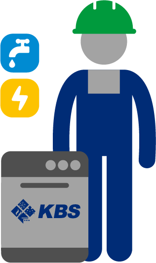 Handwerker mit grünem Helm neben Spülmaschine mit KBS-Logo, Wasser- und Stromzubehör-Icons