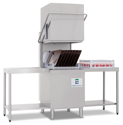 KBS Haubenspülmaschine READY geöffnet mit Einsatz für Tabletts. Frontale Darstellung mit Spülgut. Geeignet für Großküchen.