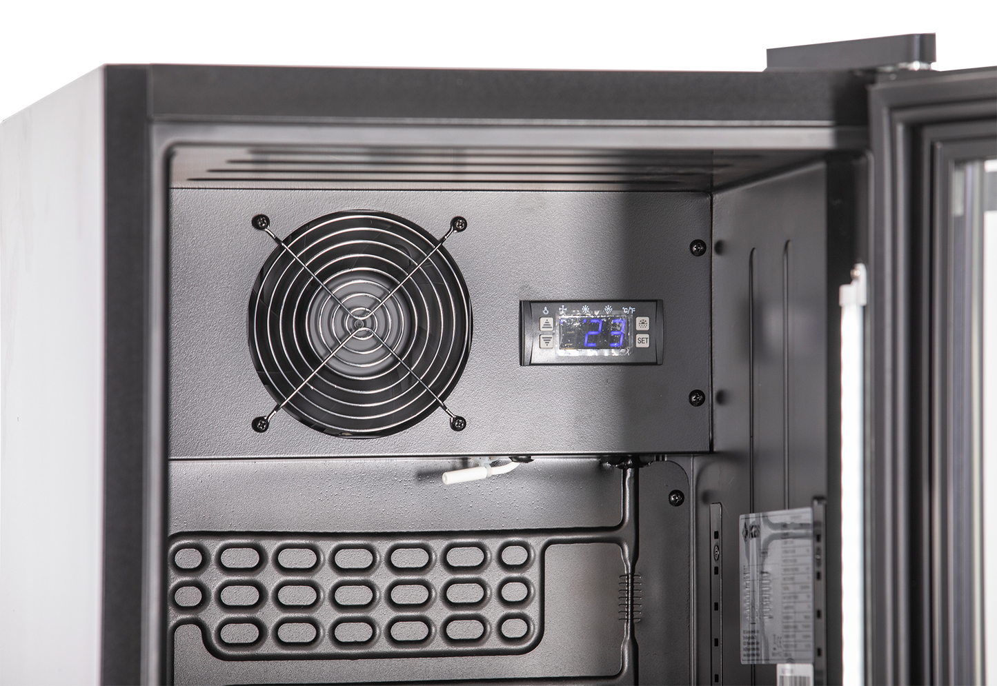 KBS Glastürkühlschrank 316 G, Detailansicht des oberen Innenbereichs mit großem Lüfter und digitaler Temperaturanzeige, Glastür geöffnet.