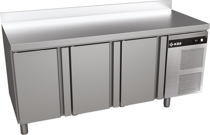 Edelstahl-Kühltisch KBS Classic KT 3300 mit drei Türen und Aufkantung, Seitenansicht