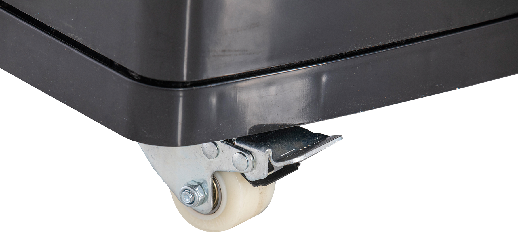 KBS Panoramavitrine RT-280 G, Detailaufnahme einer Lenkrolle mit Feststellbremse am schwarzen Gehäuseboden.