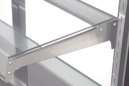 KBS Kühlvitrine Cube 120, Detailansicht einer Glasablage mit Metallhalterung.