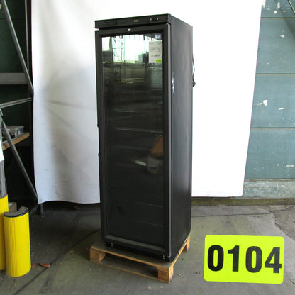 Getränkekühlvitrine 373 Liter mit Glastür und 5 Roste, +1°/+10°C - Farbe schwarz - BESCHÄDIGT — Virtus BFD0020/SBLBE (Ansicht 2)