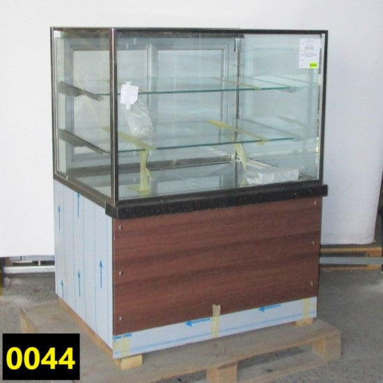 Konditorei-Theke mit 2 Regalböden und gerader Frontverglasung, Umluft, 0°/+8°C - BESCHÄDIGT — Virtus BGB0300BE