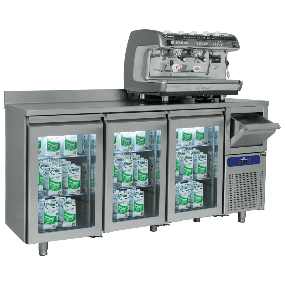 Kühltisch mit 3 Glastüren GN 1/1, Kaffeesatzschublade und Aufkantung, -2°/+8°C — Virtus BNC0007BAR/F