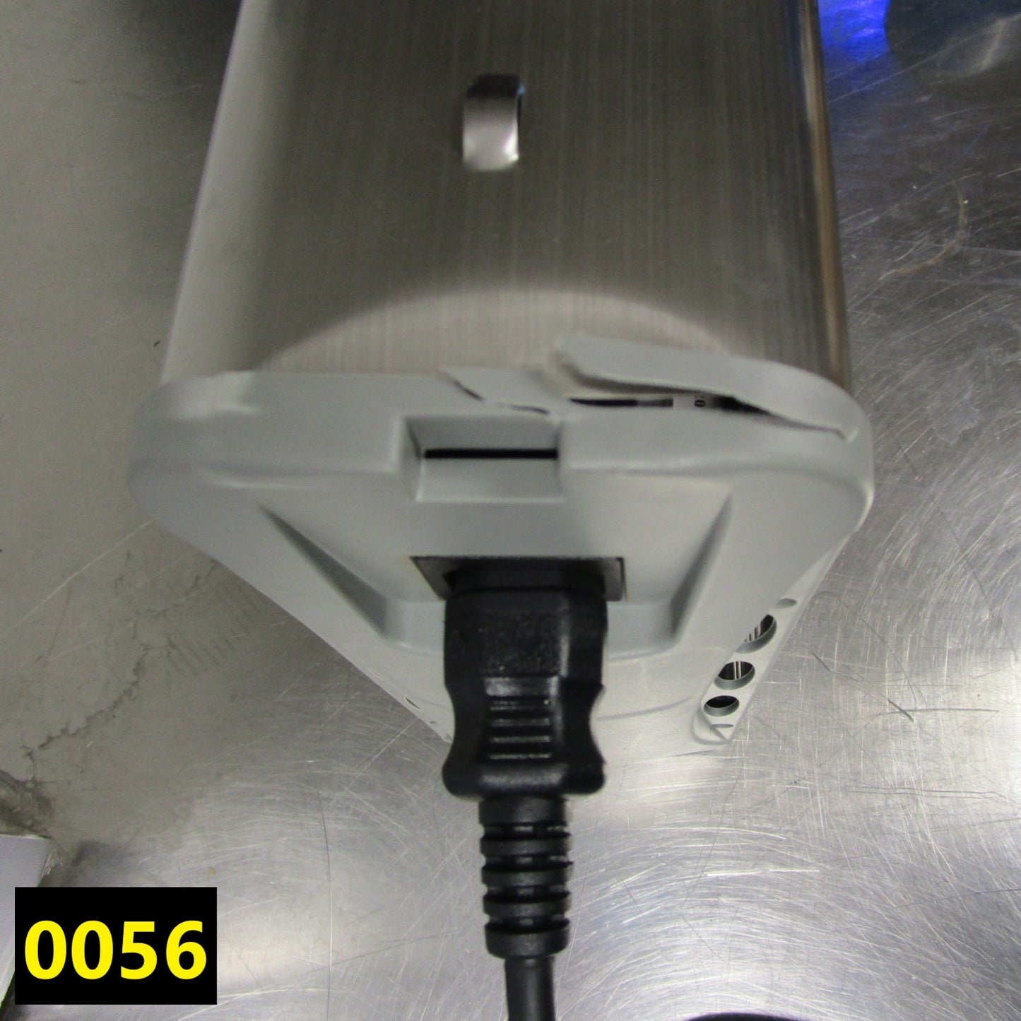 Elektro-Insektenvernichter mit LED-Lampen, 2x 8 W, Reichweite 100 m² - BESCHÄDIGT — Virtus EL304/FBE (Ansicht 2)