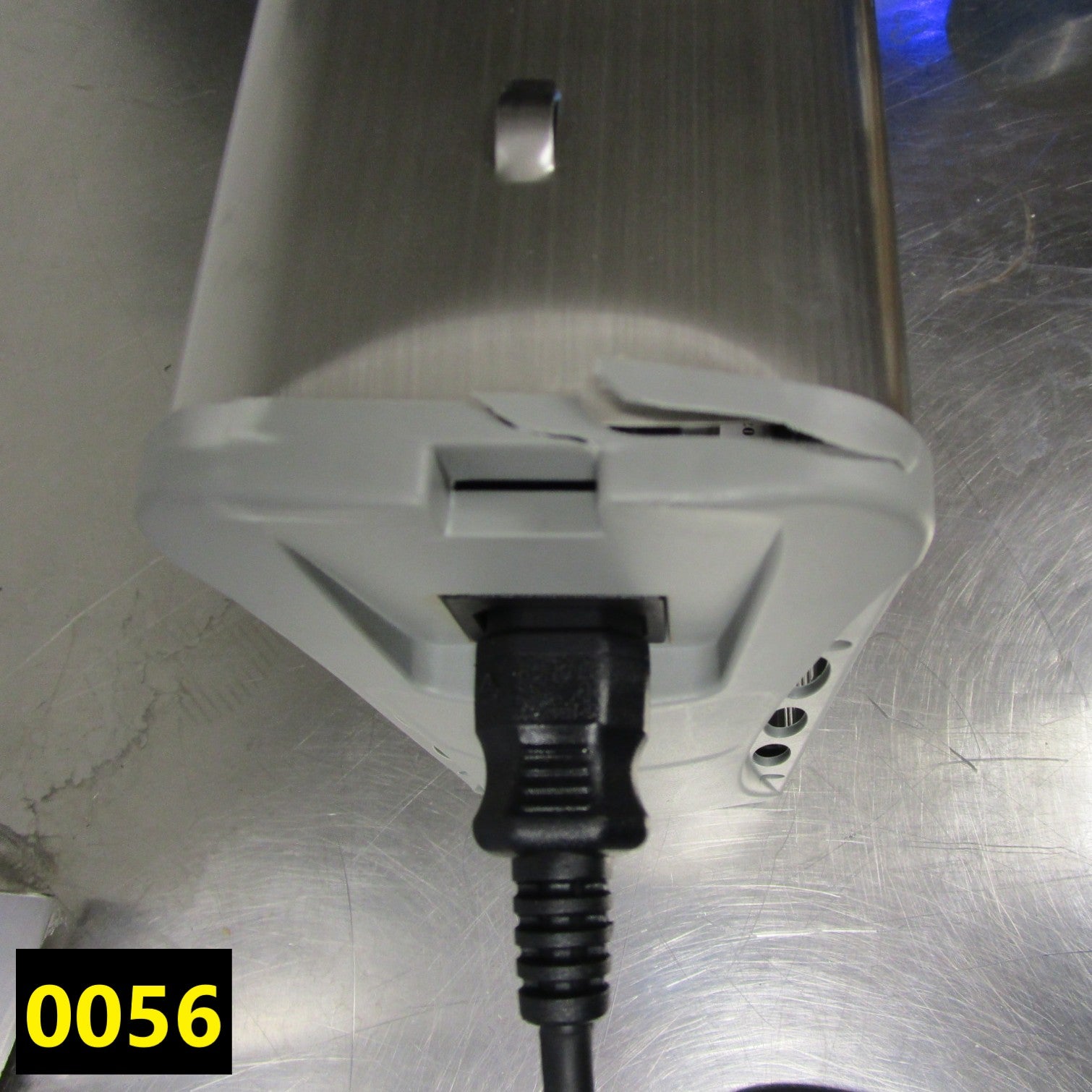 Elektro-Insektenvernichter mit LED-Lampen, 2x 8 W, Reichweite 100 m² - BESCHÄDIGT — Virtus EL304/FBE (Ansicht 2)