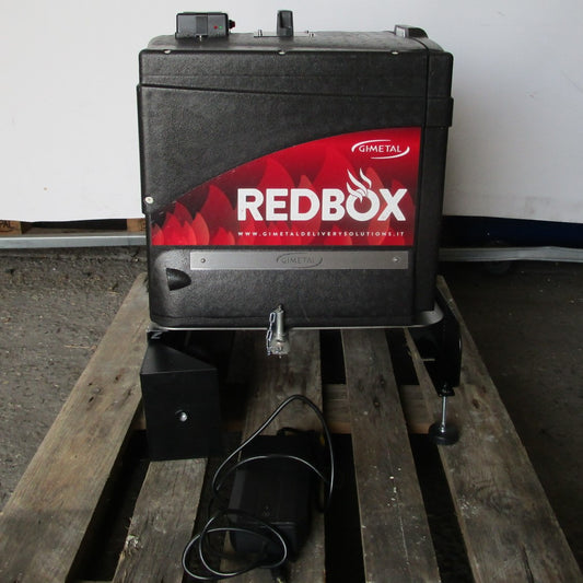 Isolierte Thermobox Redbox mit Batterie und Car-Docking Station für 10 Pizzen 33x33 cm - AUSSTELLUNGSWARE — Virtus REDBOX10SR